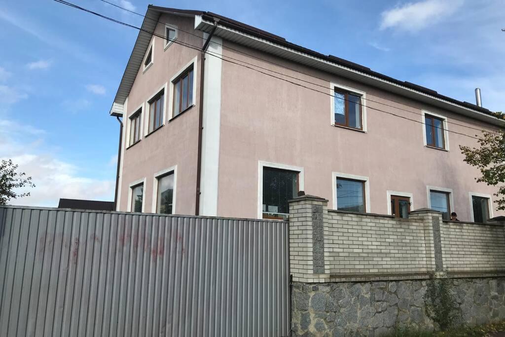 Зручне Помешкання В Центрі Міста Саме Для Вас. Berdychiv Buitenkant foto